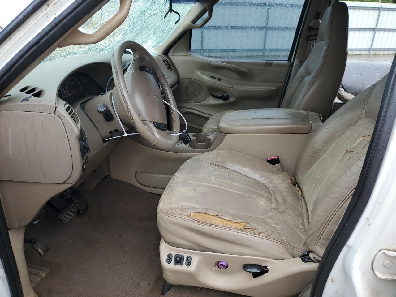 2000 Ford Expedition Eddie Bauer VIN: 1FMPU18L0YLB00368 Lot: 54549084