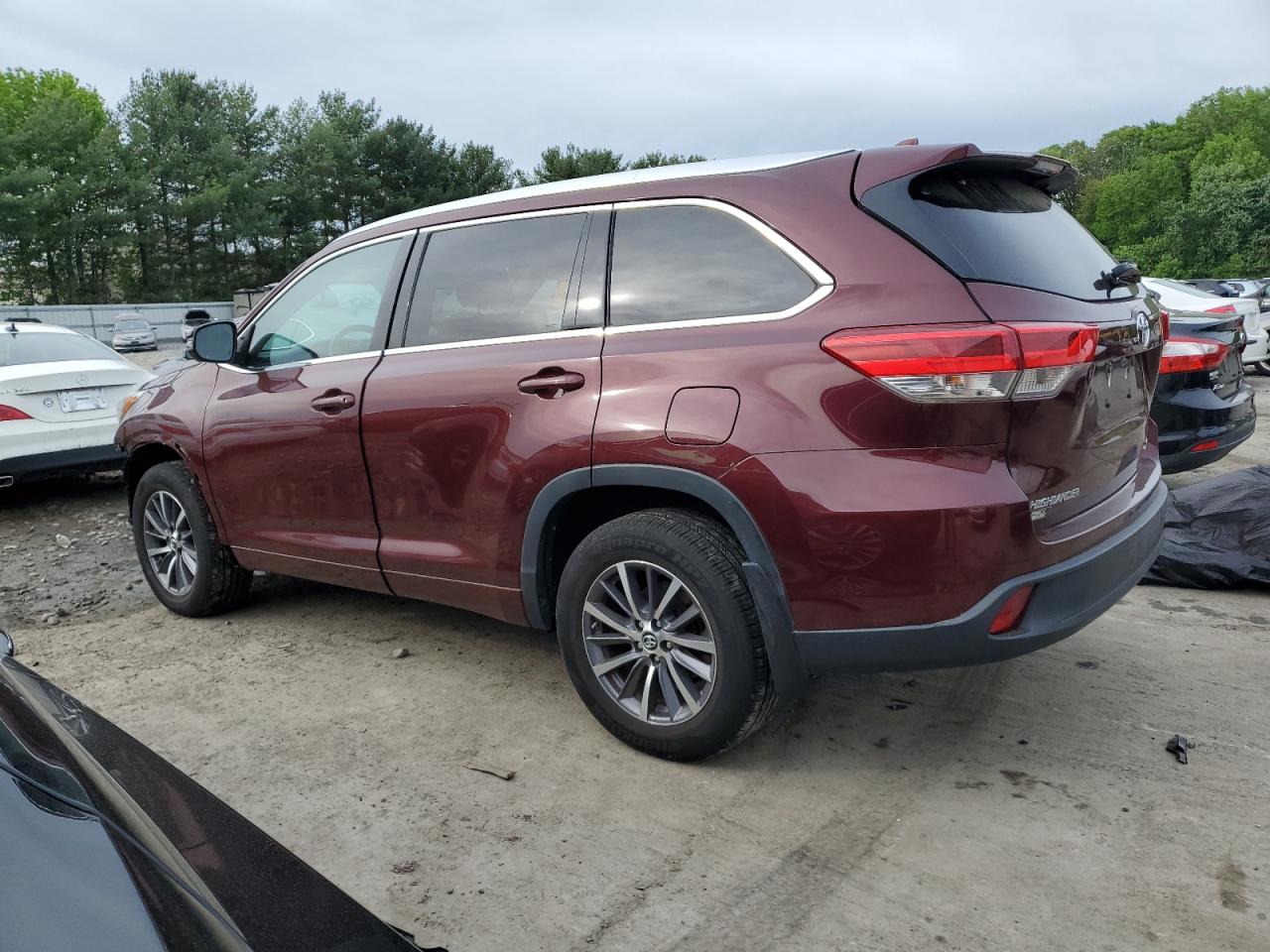 5TDJZRFH6JS889168 2018 TOYOTA HIGHLANDER - Image 2