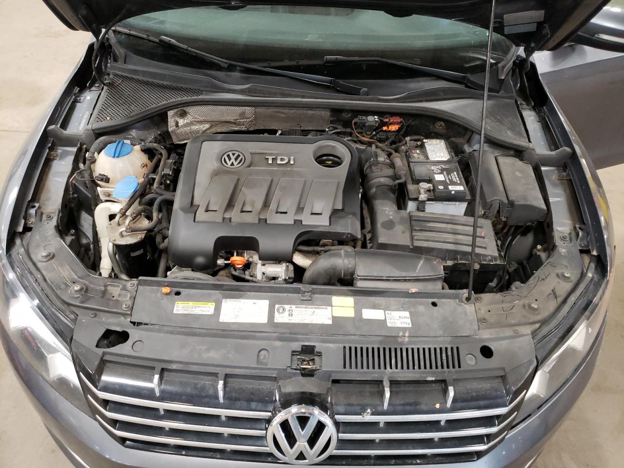 1VWBN7A33DC002354 2013 Volkswagen Passat Se