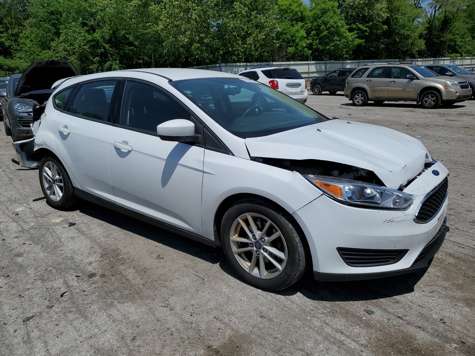 2018 Ford Focus Se vin: 1FADP3K23JL257723