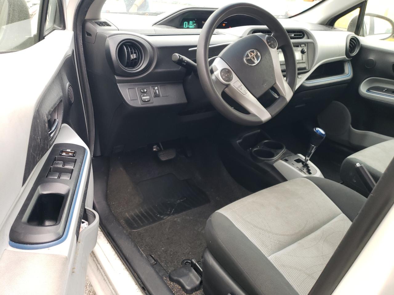 2012 Toyota Prius - Image 8