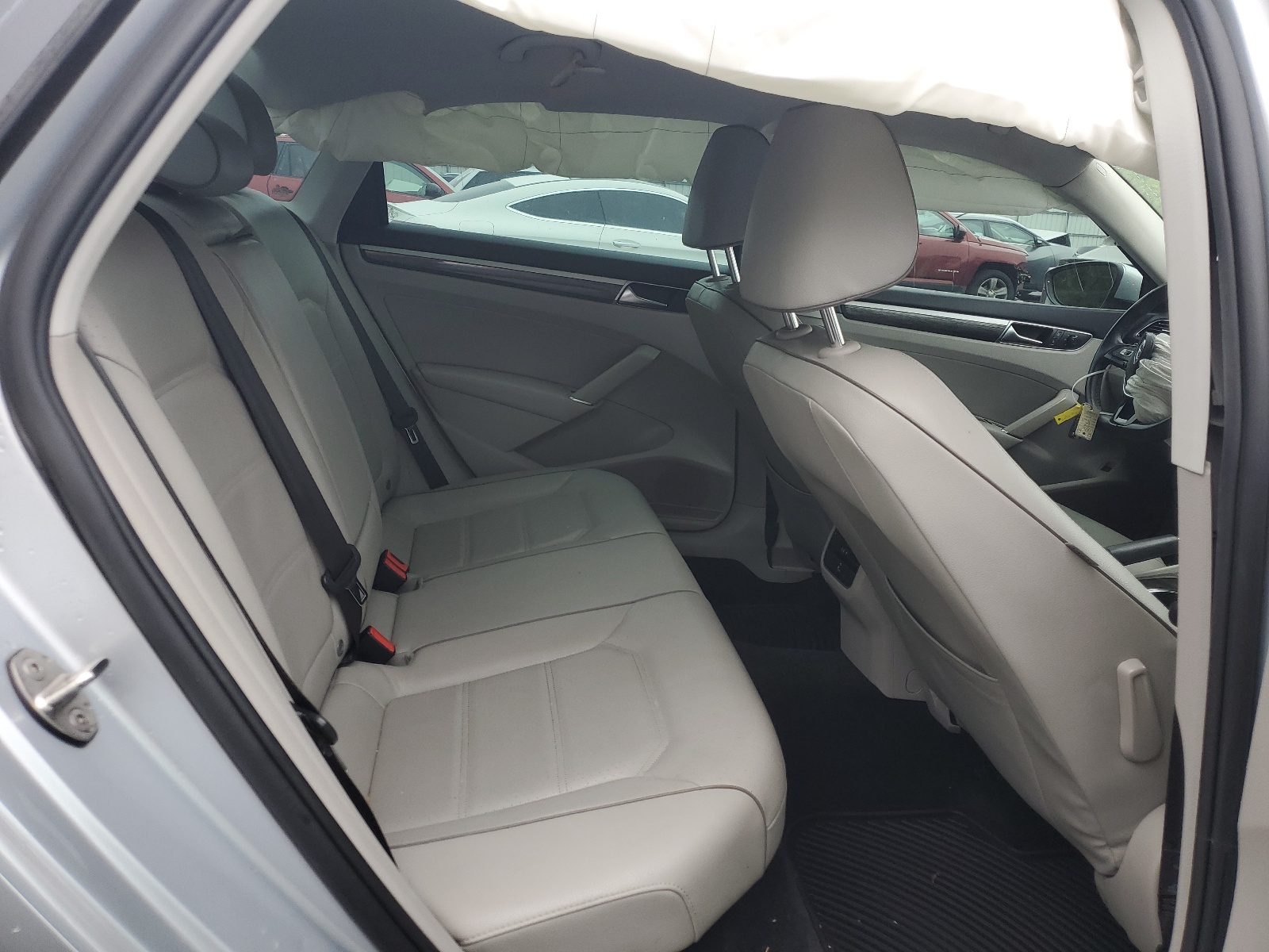 1VWBA7A31JC015689 2018 Volkswagen Passat Se