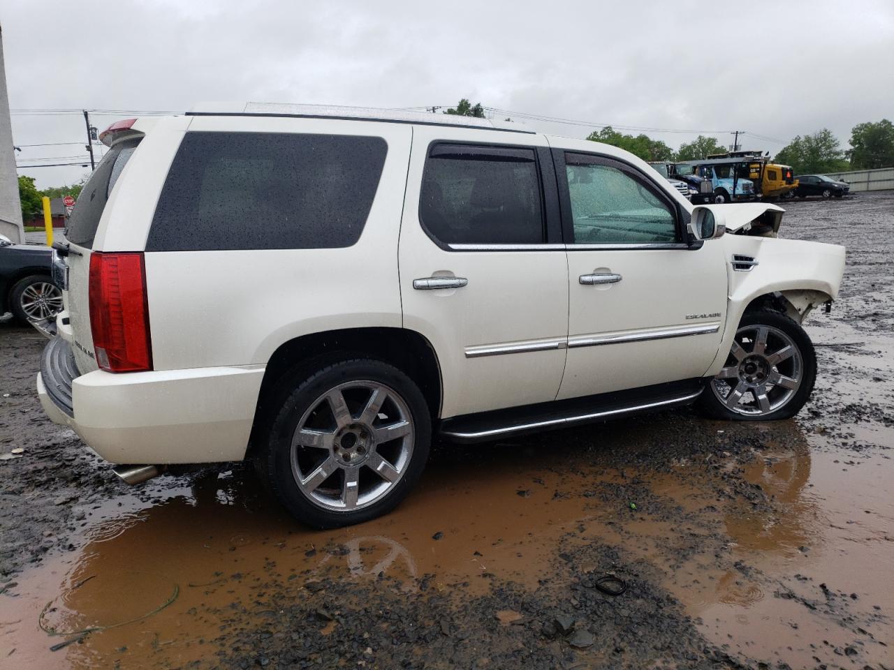 2011 Cadillac Escalade - Image 3