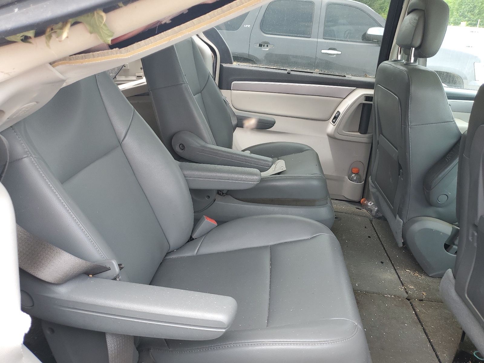 2V4RW3DG7BR803157 2011 Volkswagen Routan Se