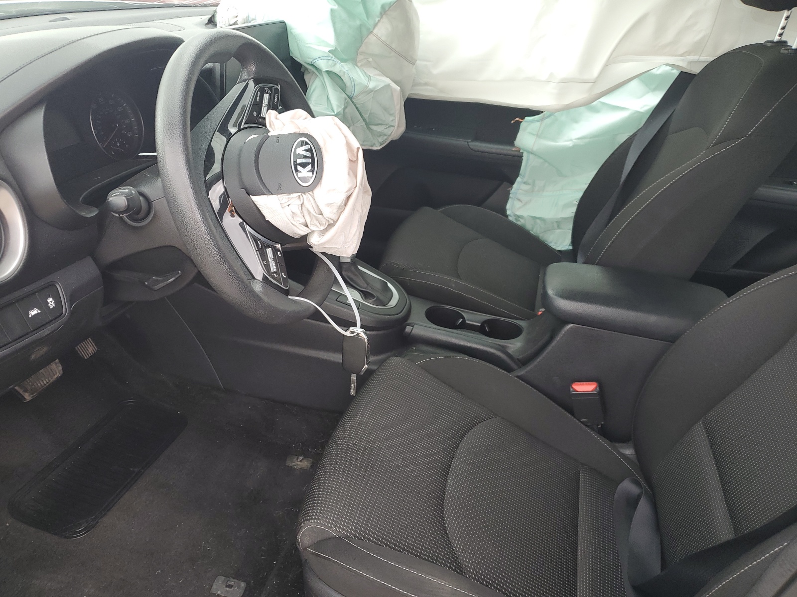 3KPF24AD7ME318790 2021 Kia Forte Fe