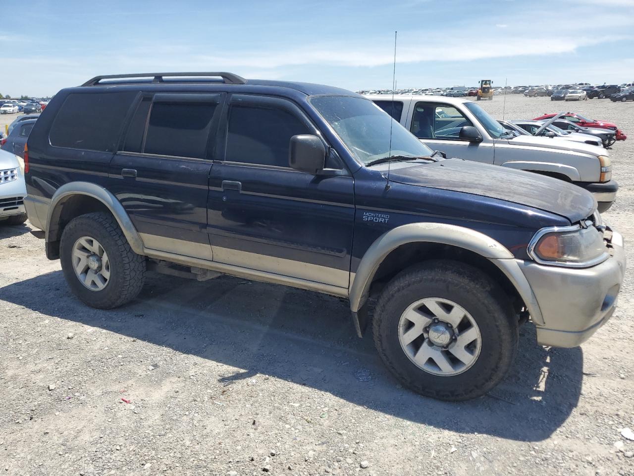 2003 Mitsubishi Montero - Image 4