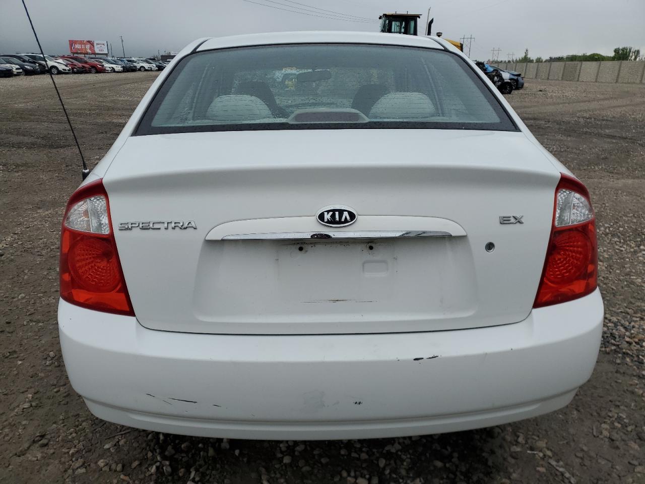 KNAFE122545017883 2004 Kia Spectra Lx