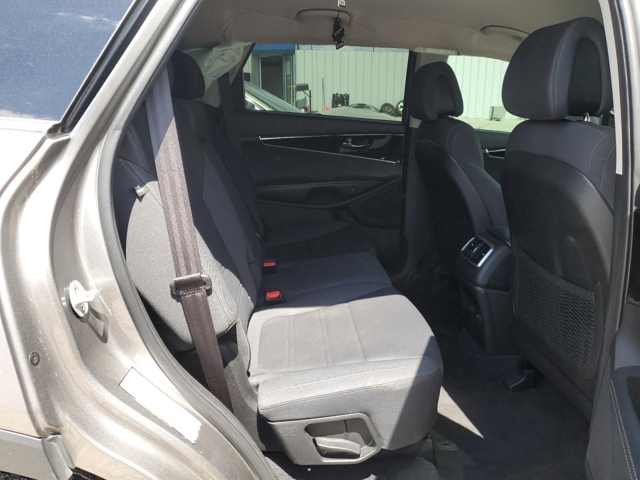 2016 Kia Sorento - Image 11