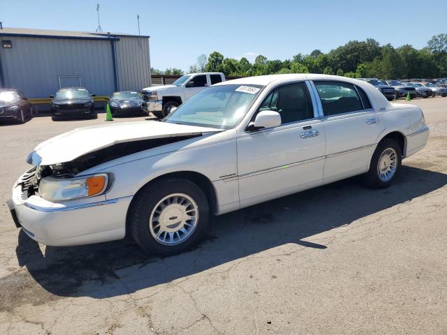 2000 Lincoln Town Car Signature продається в Florence, MS - Front End