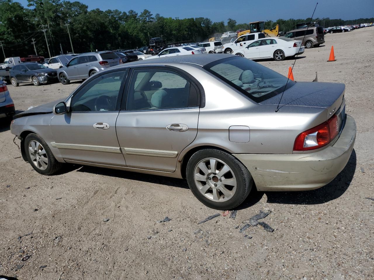 2004 Kia Optima - Image 2