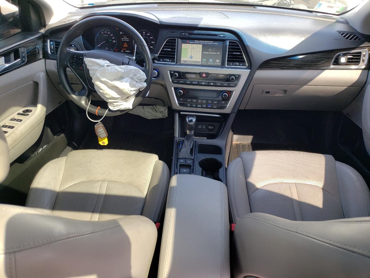 2017 Hyundai Sonata Hybrid VIN: KMHE34L14HA051401 Lot: 56592814