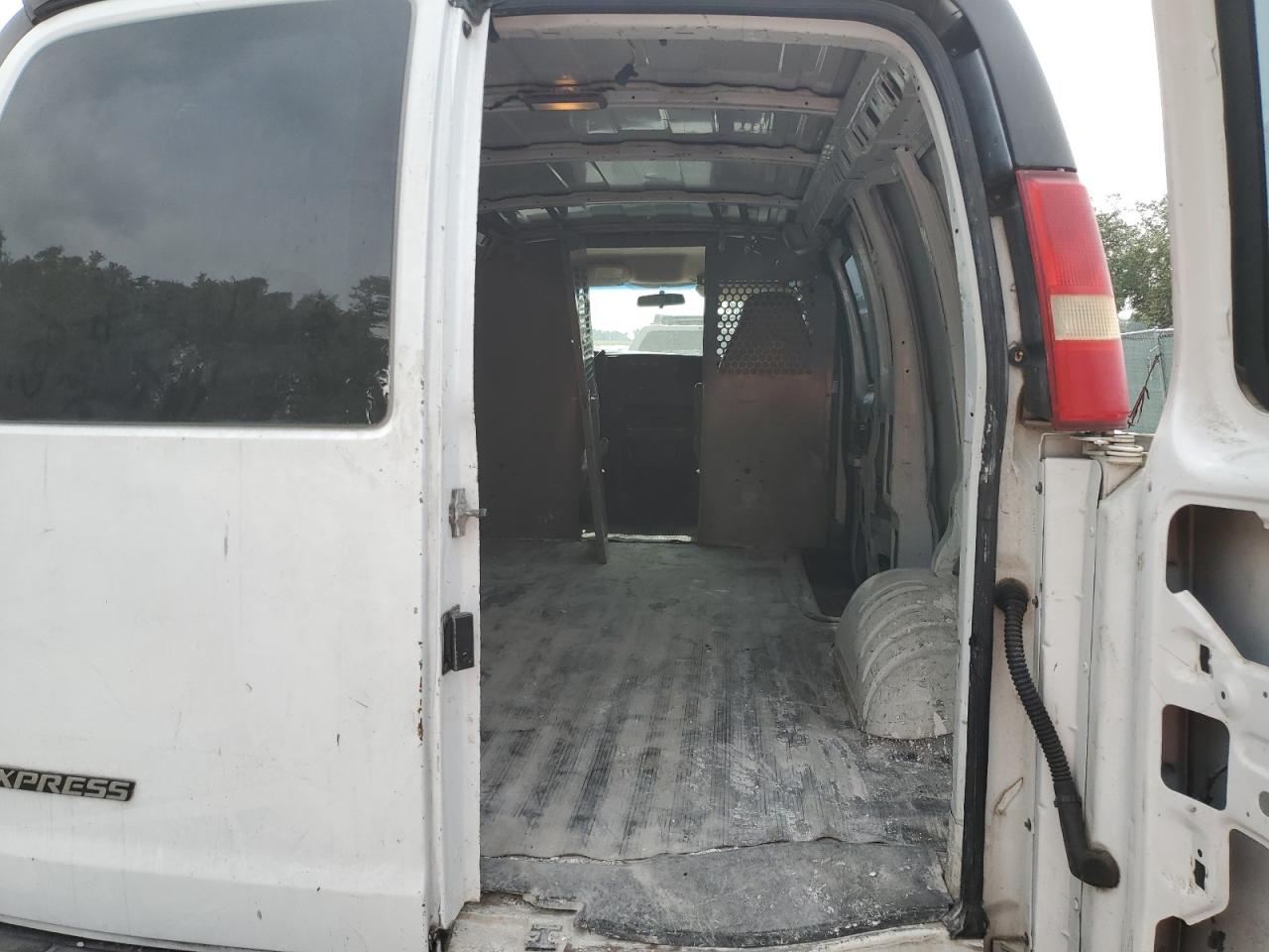 2005 Chevrolet Express G3500 VIN: 1GCHG35U951235882 Lot: 54428564