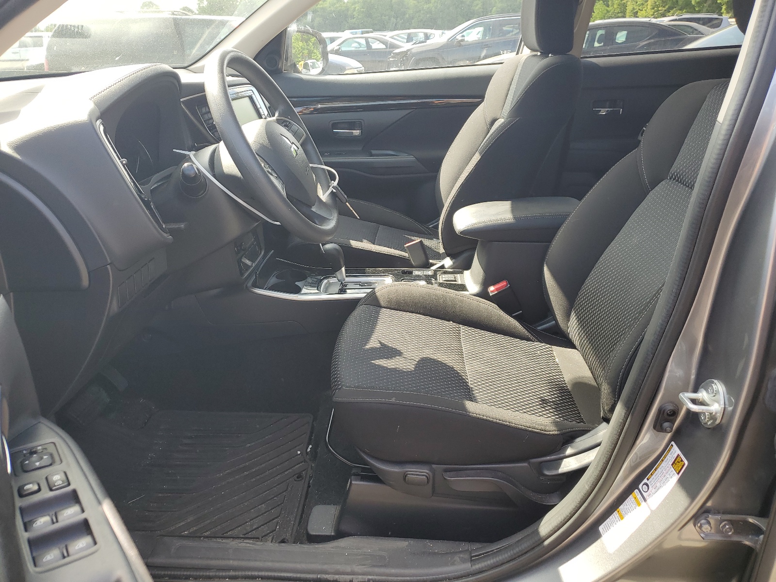 JA4AZ3A36LZ048519 2020 Mitsubishi Outlander Se