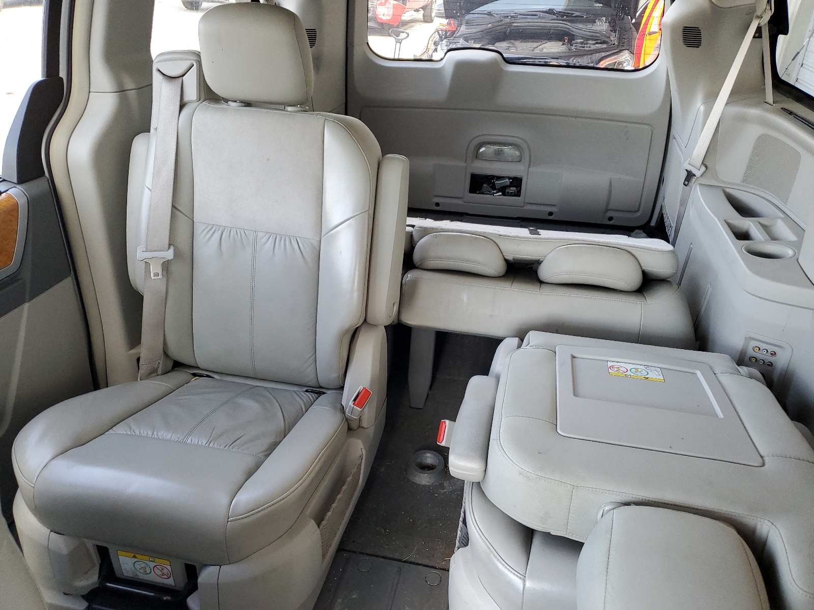 2A8HR64X08R648869 2008 Chrysler Town & Country Limited