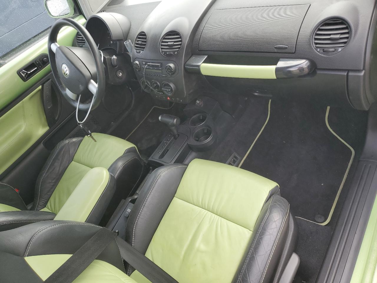 2003 Volkswagen Beetle - Image 8