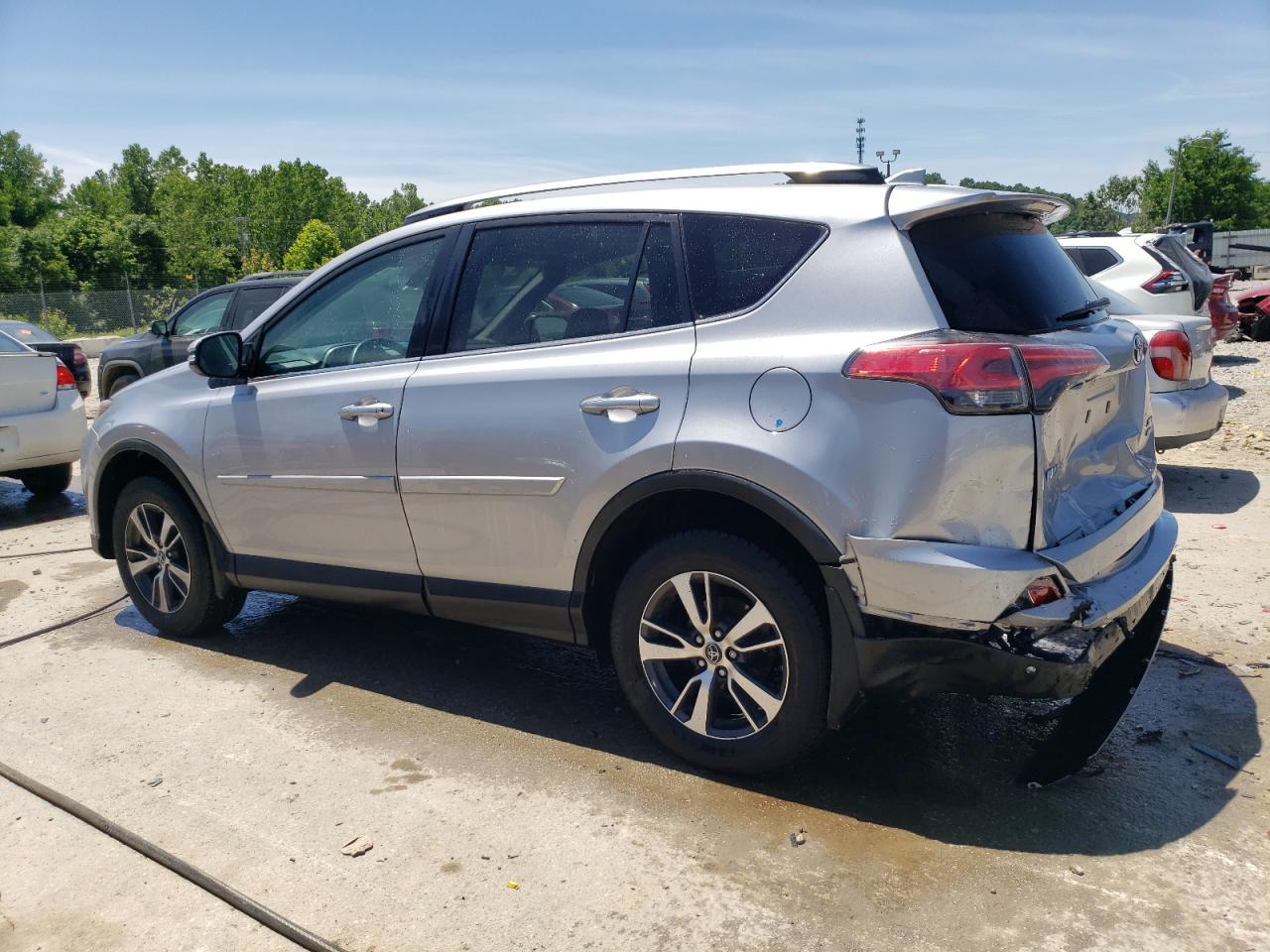 2T3RFREV7HW587917 2017 TOYOTA RAV 4 - Image 2