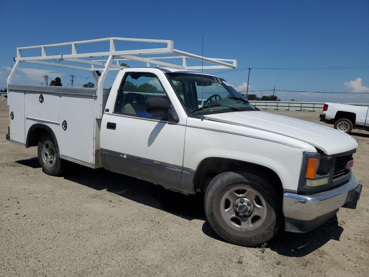 1992 GMC Sierra C2500 VIN: 1GTFC24K9NE556309 Lot: 49622784