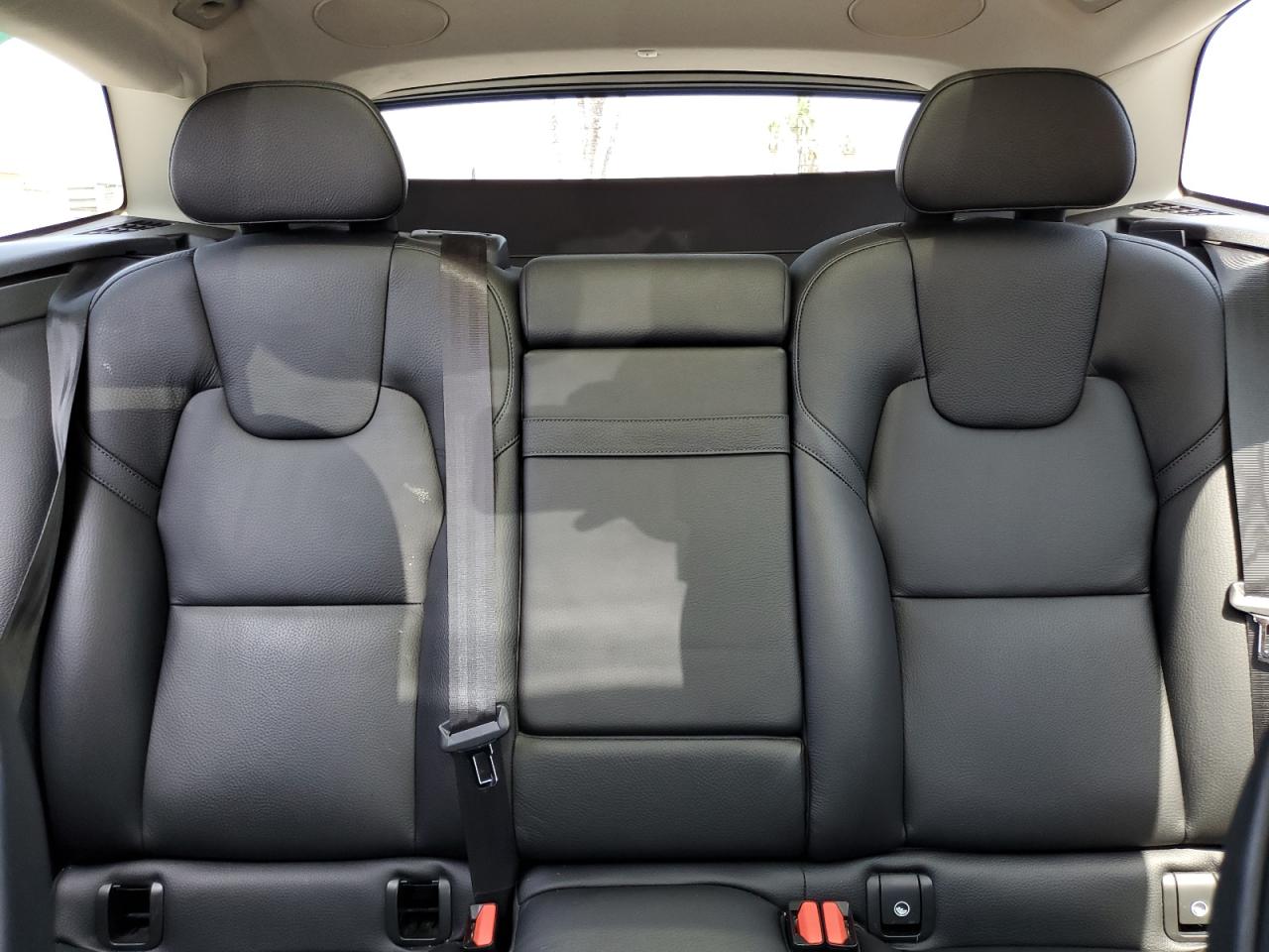 2018 Volvo XC60 - Image 10