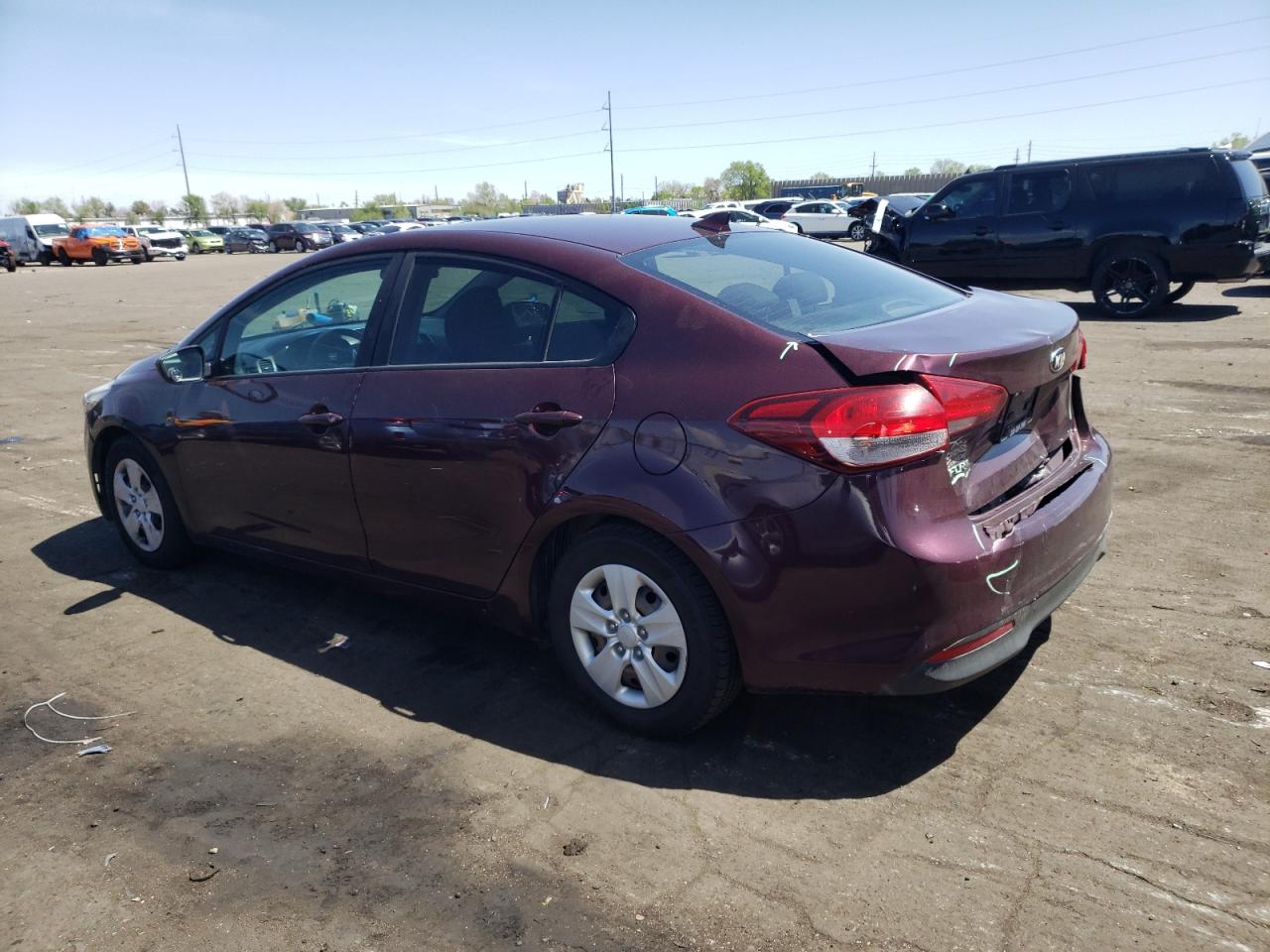 3KPFK4A77HE140282 2017 KIA FORTE - Image 2