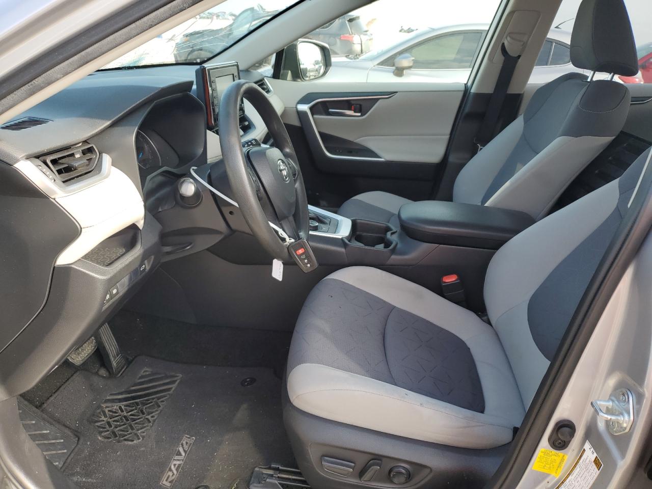 2020 Toyota Rav4 Xle VIN: JTMRWRFV4LD068487 Lot: 55553384