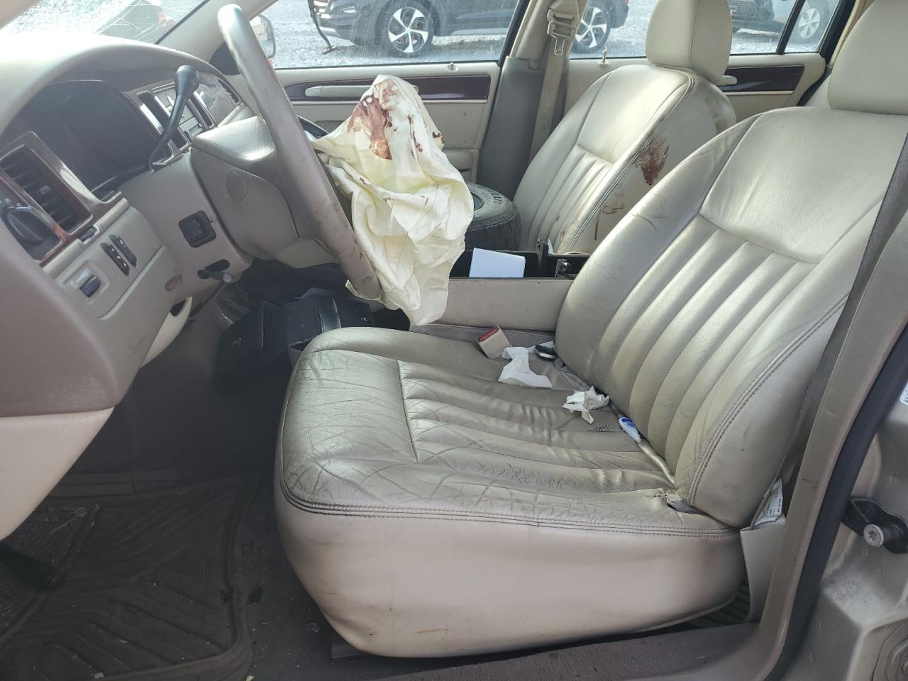 2004 Lincoln Town Car Executive VIN: 1LNHM81W04Y621055 Lot: 53030564