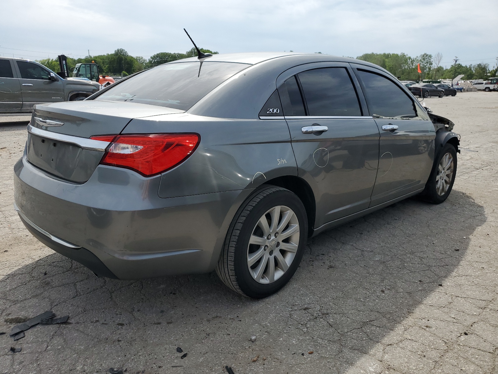 2013 Chrysler 200 Limited vin: 1C3CCBCG4DN689966