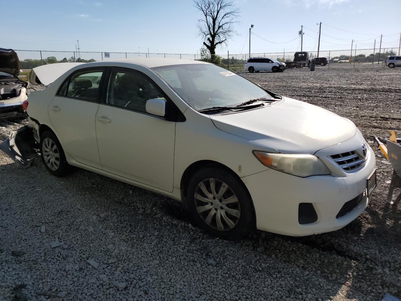 VIN 2T1BU4EEXDC932906 2013 TOYOTA COROLLA no.4