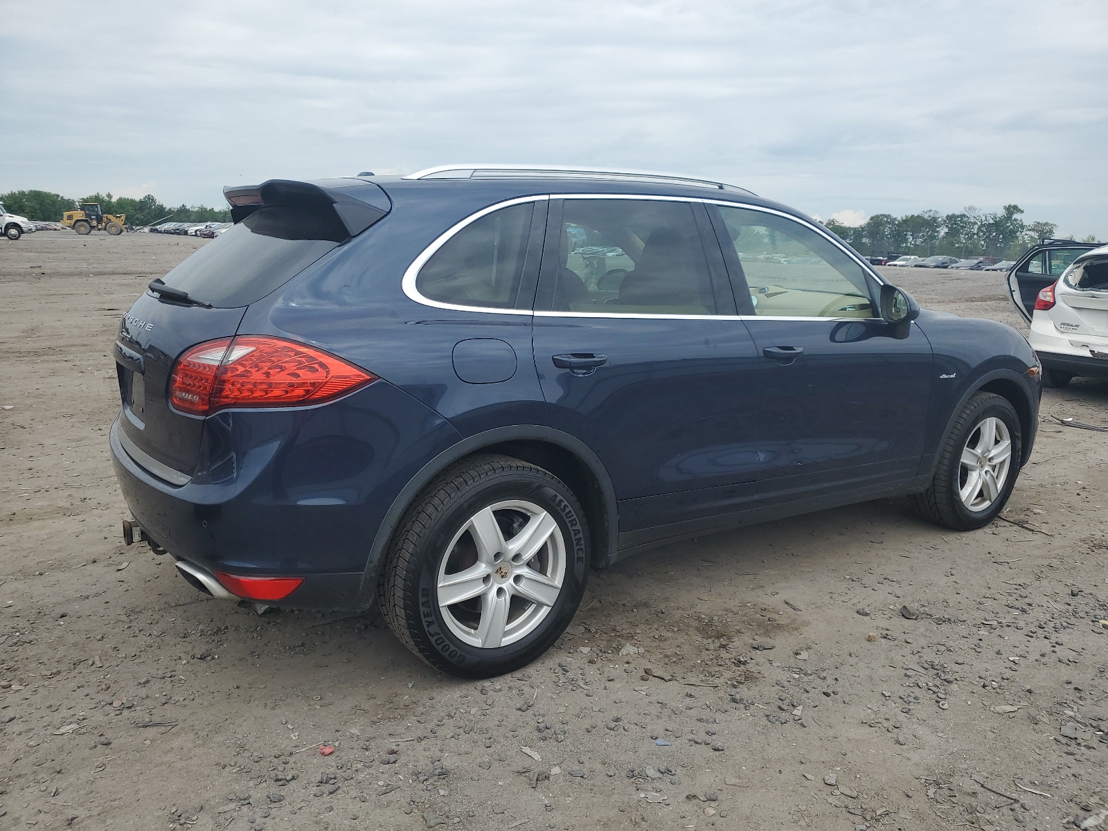 2013 Porsche Cayenne vin: WP1AF2A24DLA25243