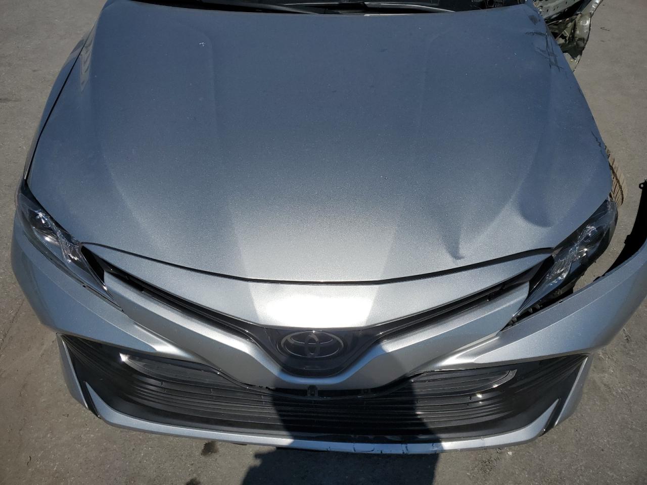 2018 Toyota Camry - Image 11