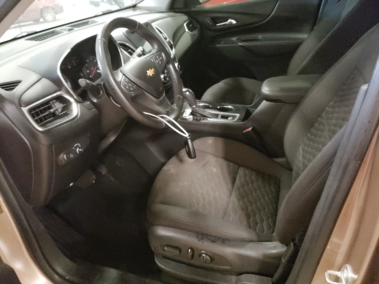 2GNAXTEX7J6252173 2018 Chevrolet Equinox Lt