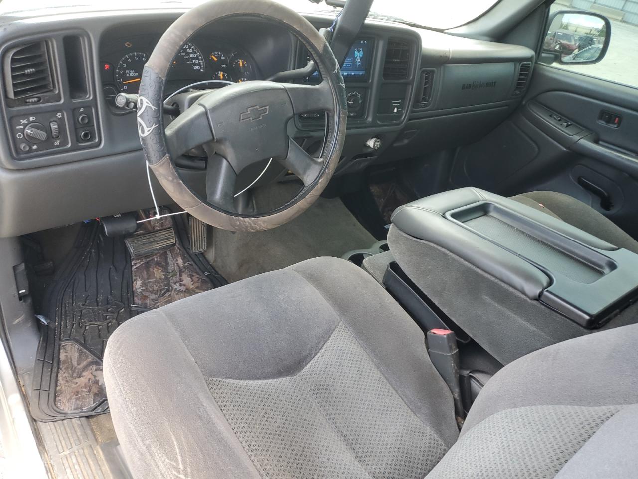 2004 Chevrolet Silverado - Image 8