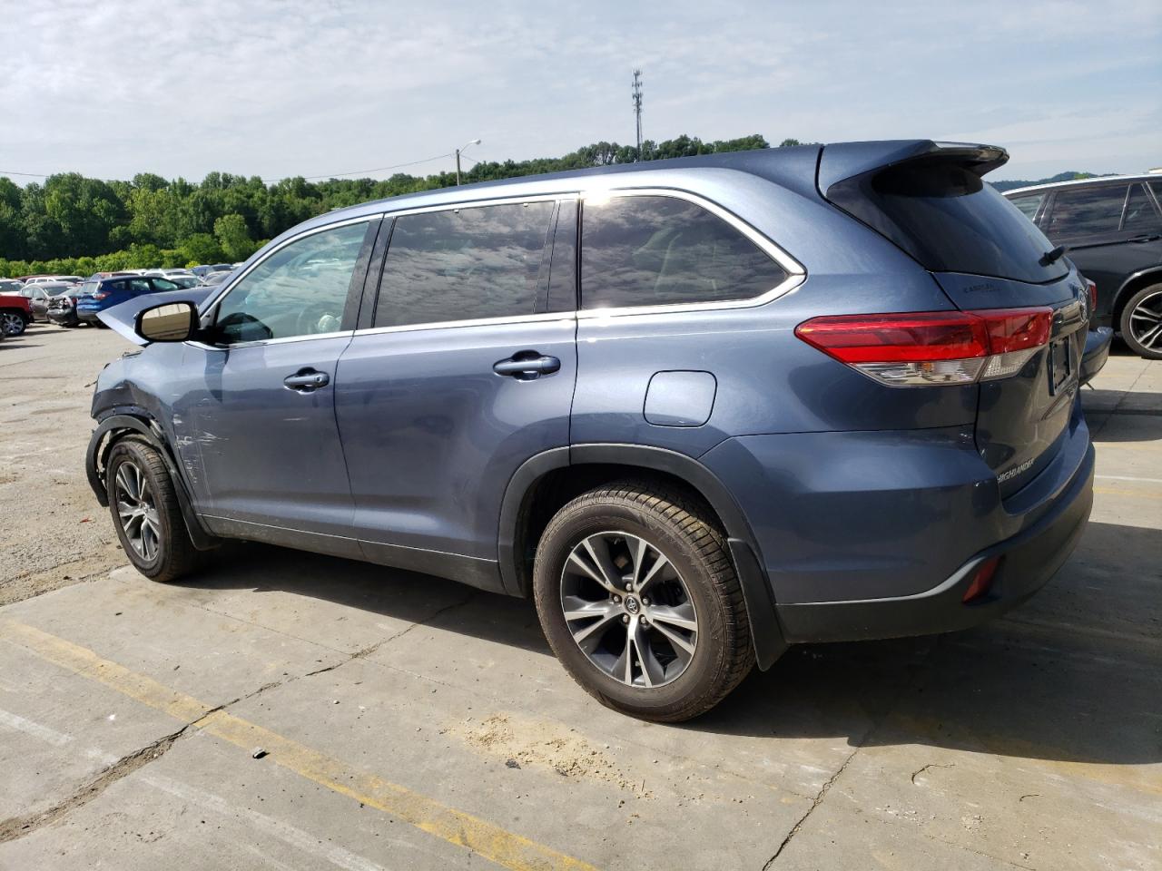 5TDBZRFH4KS962849 2019 TOYOTA HIGHLANDER - Image 2