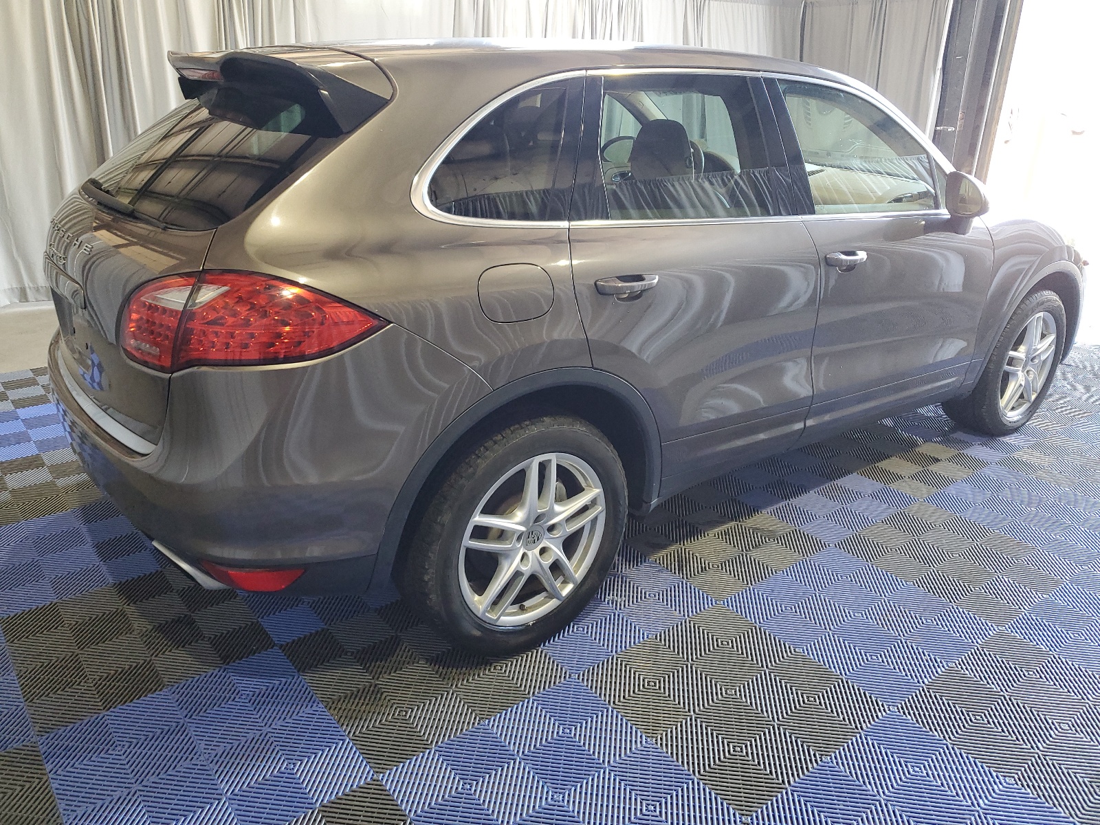 2012 Porsche Cayenne S vin: WP1AB2A23CLA45185