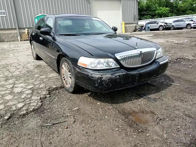 2009 Lincoln Town Car Signature Limited VIN: 2LNHM82V19X610823 Lot: 57001214