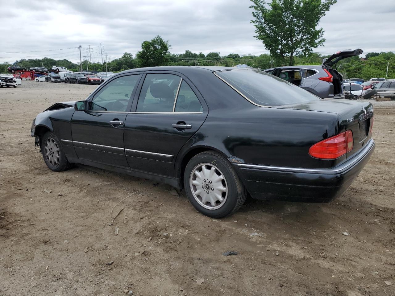 1999 Mercedes-Benz E 320 4Matic VIN: WDBJF82H4XX018263 Lot: 55450754