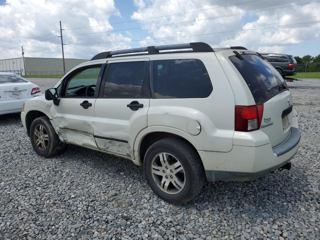 2006 Mitsubishi Endeavor - Image 2