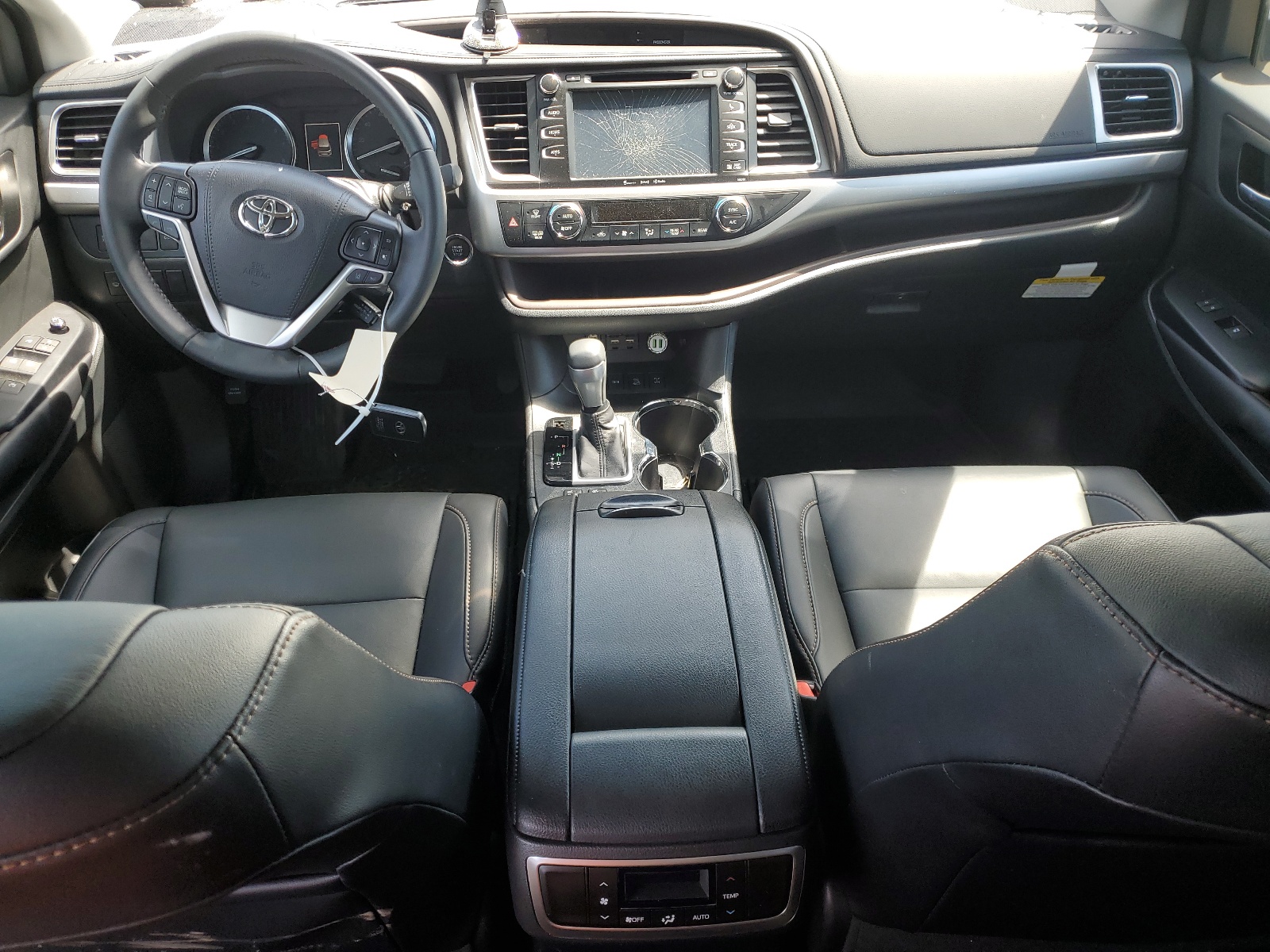 5TDJZRFH6KS628463 2019 Toyota Highlander Se