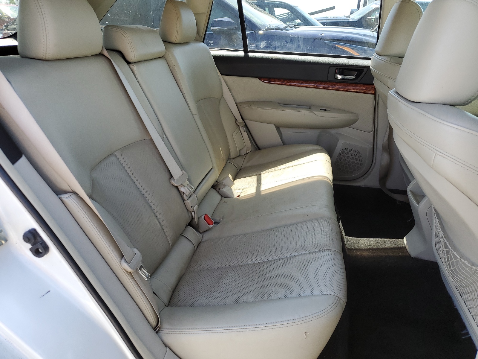 4S4BRDLC9B2418474 2011 Subaru Outback 3.6R Limited