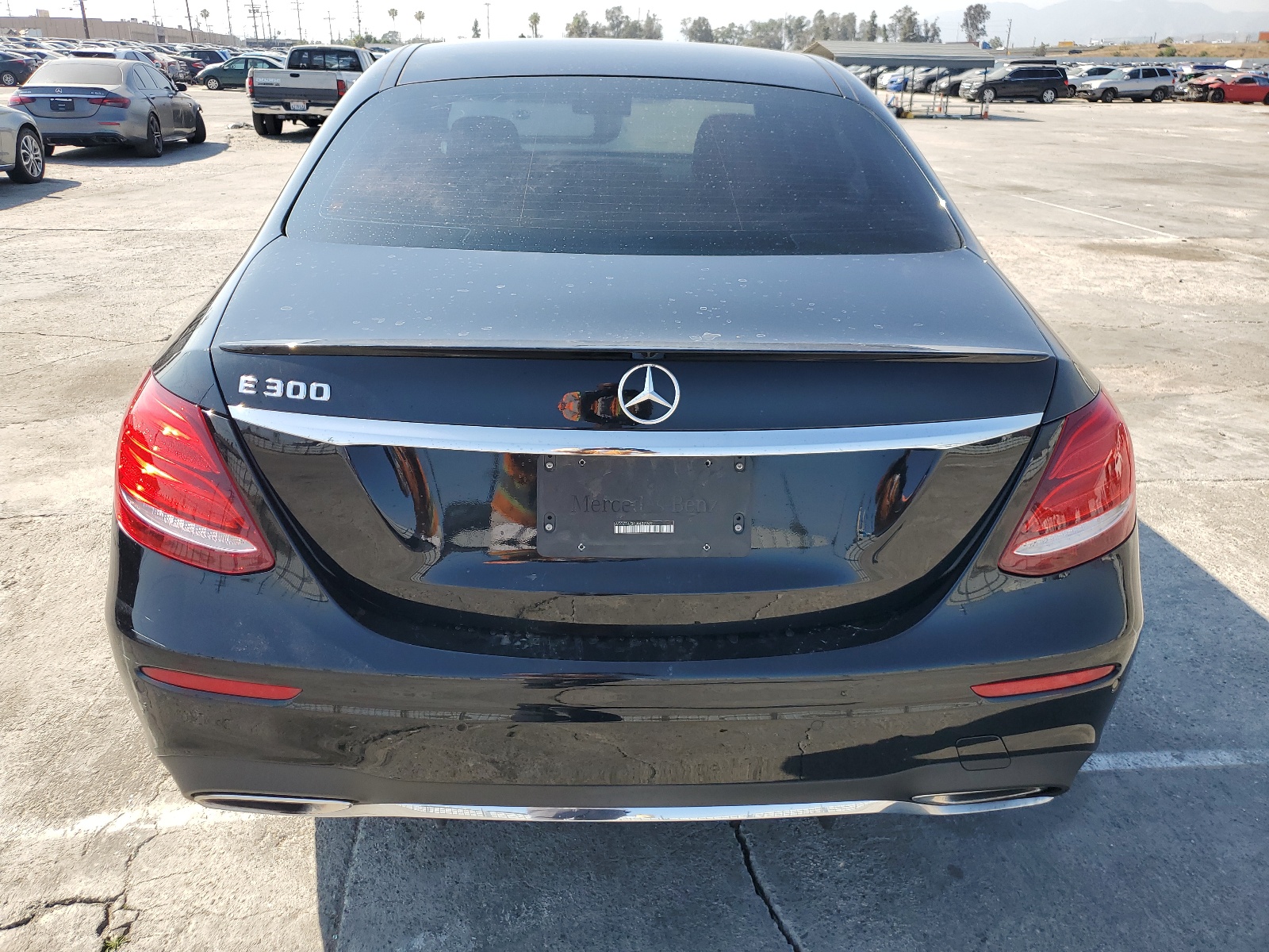 WDDZF4JB4JA437949 2018 Mercedes-Benz E 300