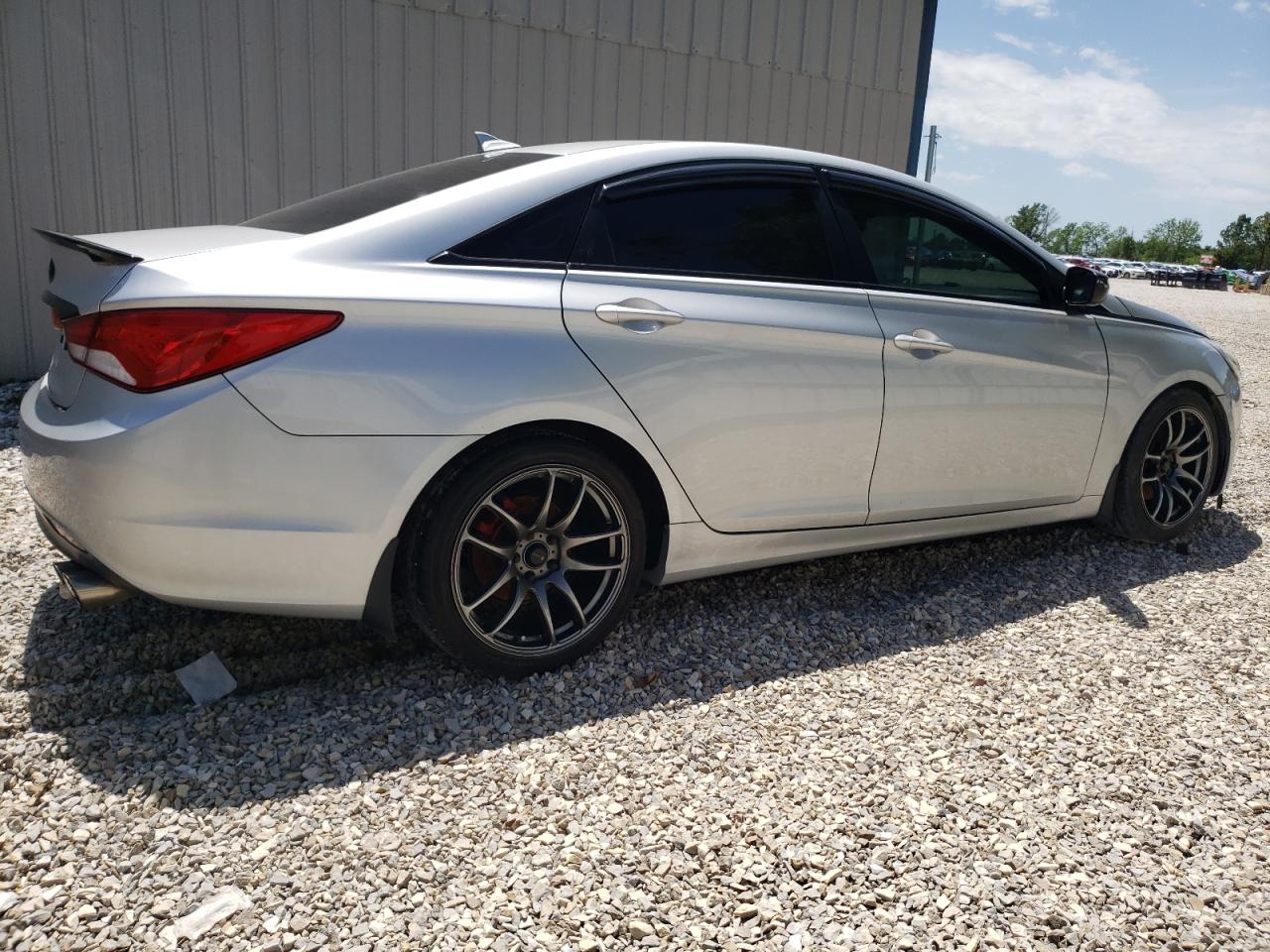 2013 Hyundai Sonata - Image 3