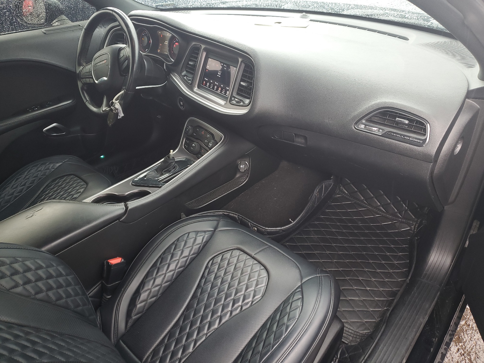 2C3CDZAG4KH718977 2019 Dodge Challenger Sxt