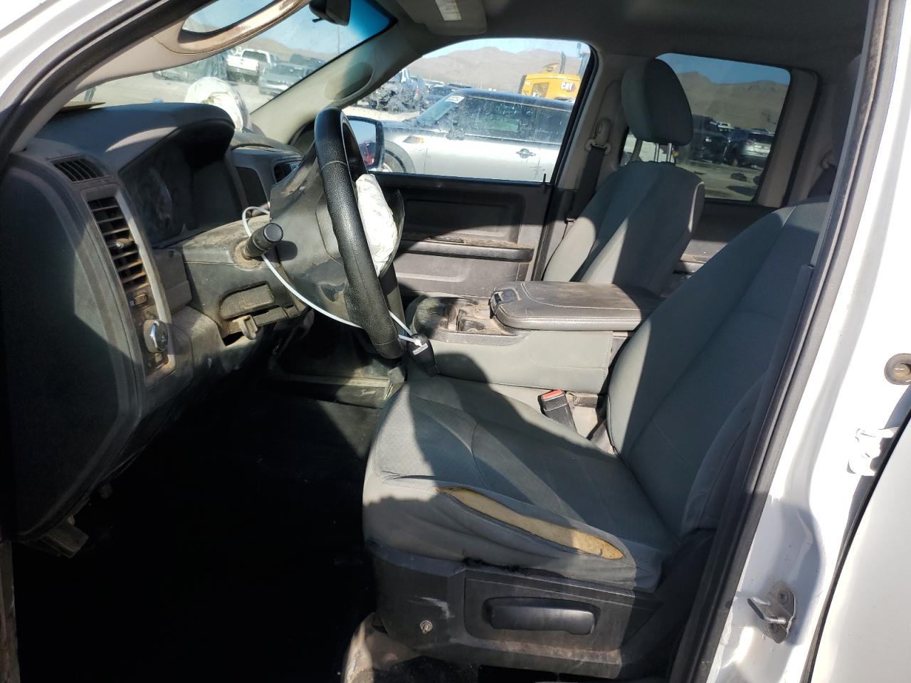 2015 RAM 1500 - Image 7