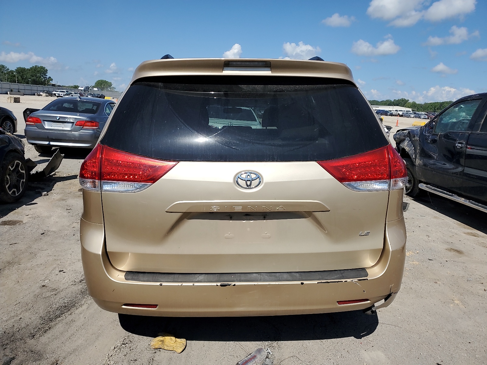 2014 Toyota Sienna Le vin: 5TDKK3DC0ES455427