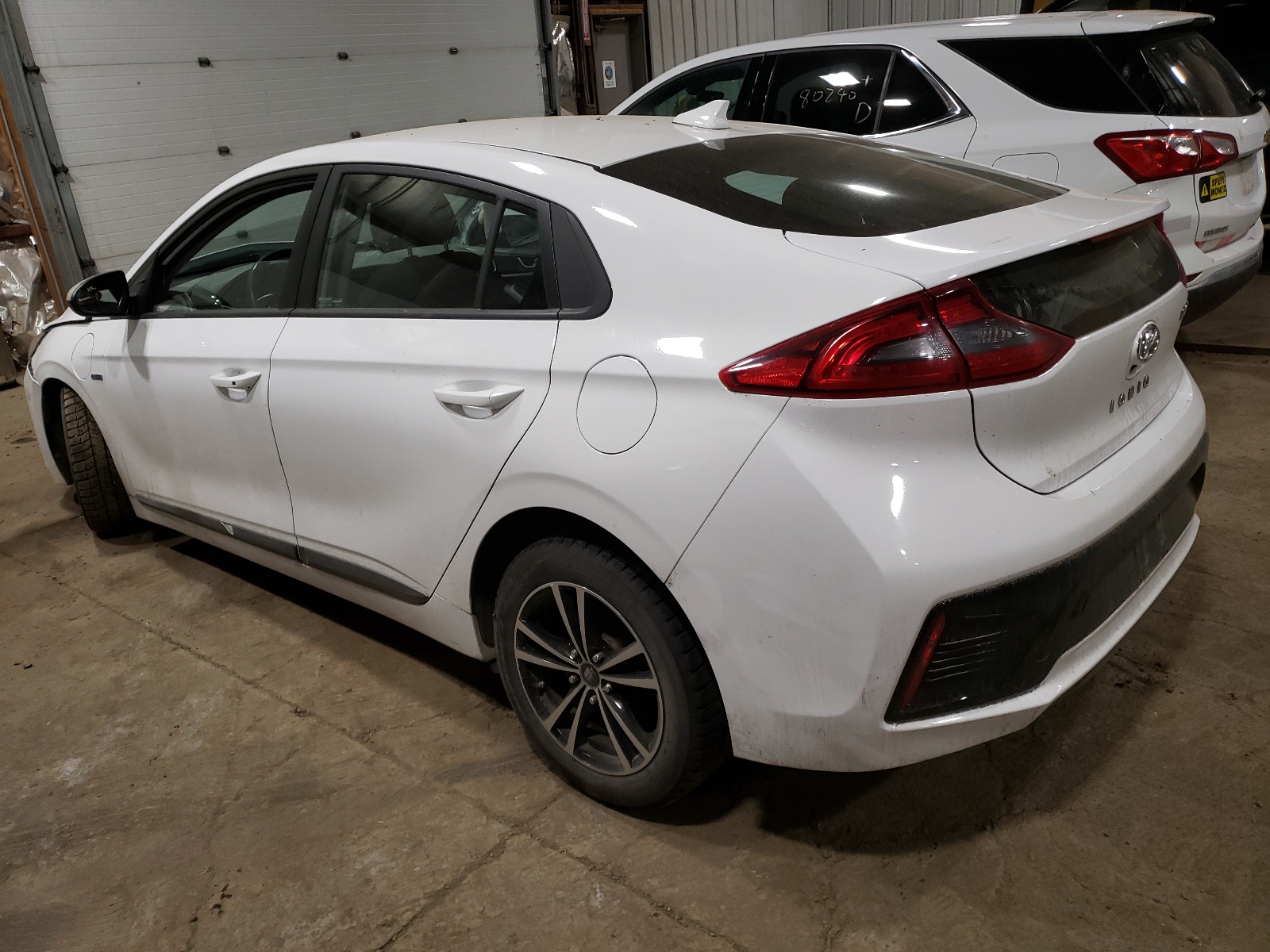 2018 Hyundai Ioniq vin: KMHC65LD3JU076468