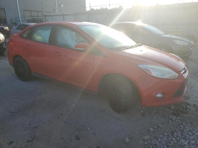  FORD FOCUS 2014 Червоний