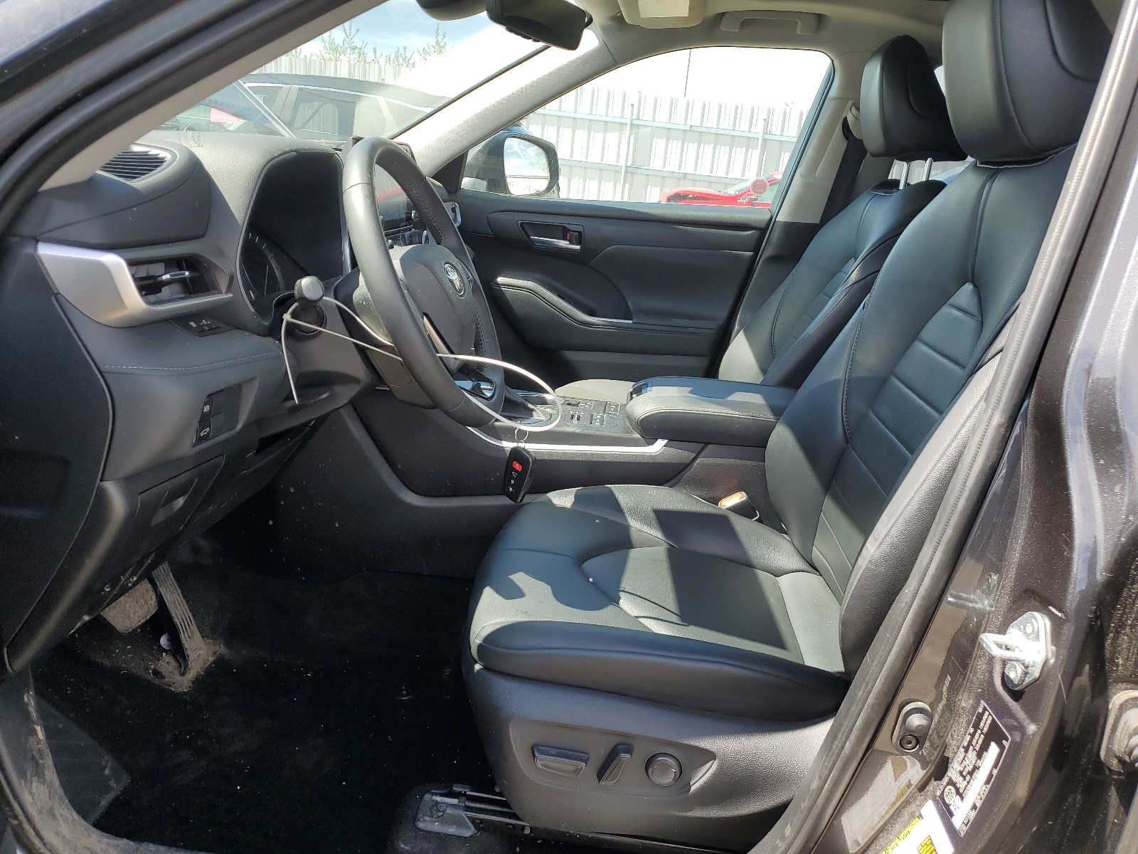 5TDGZRBH4MS155942 2021 Toyota Highlander Xle