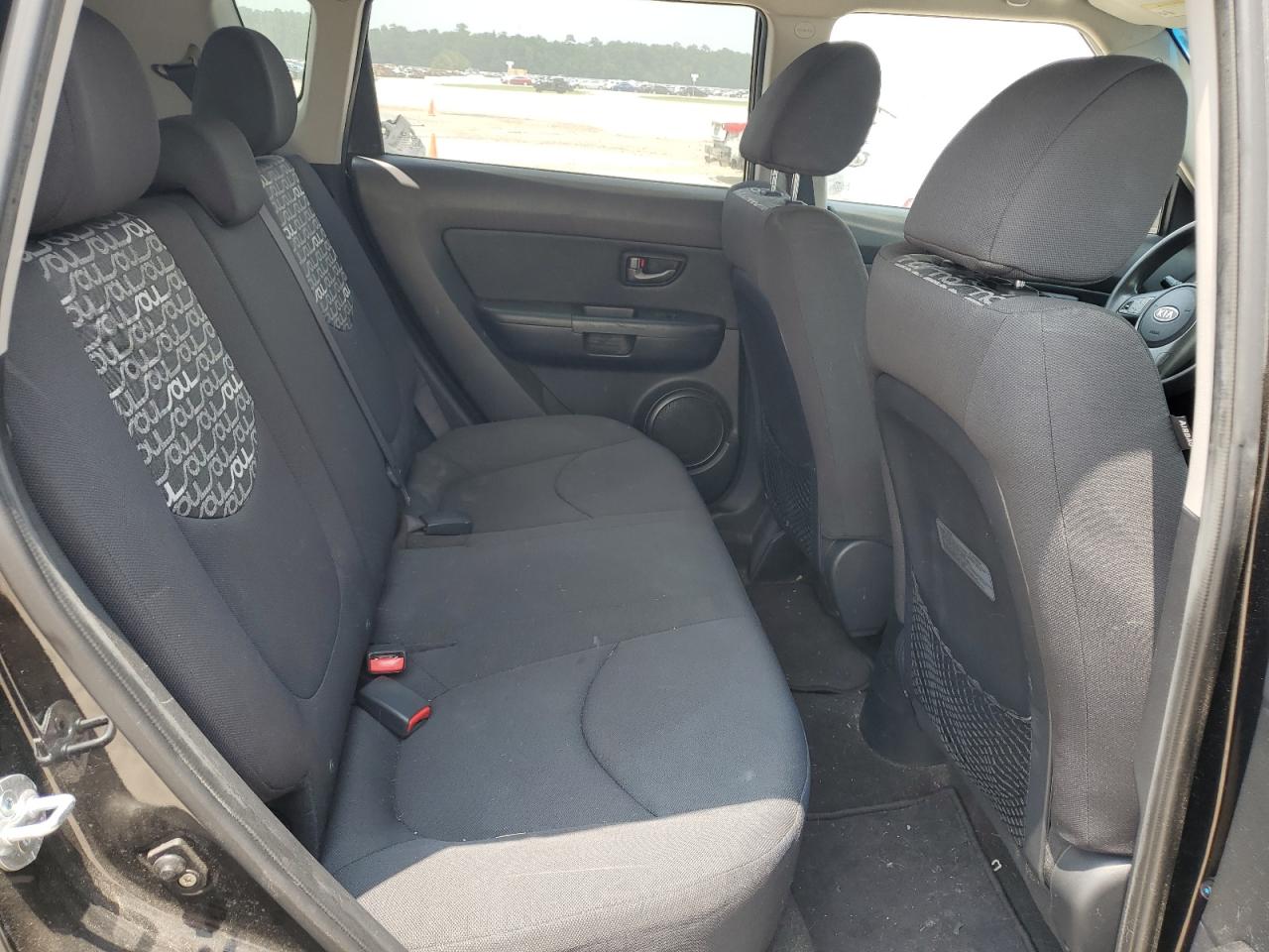 2011 Kia Soul + VIN: KNDJT2A27B7200102 Lot: 56043954