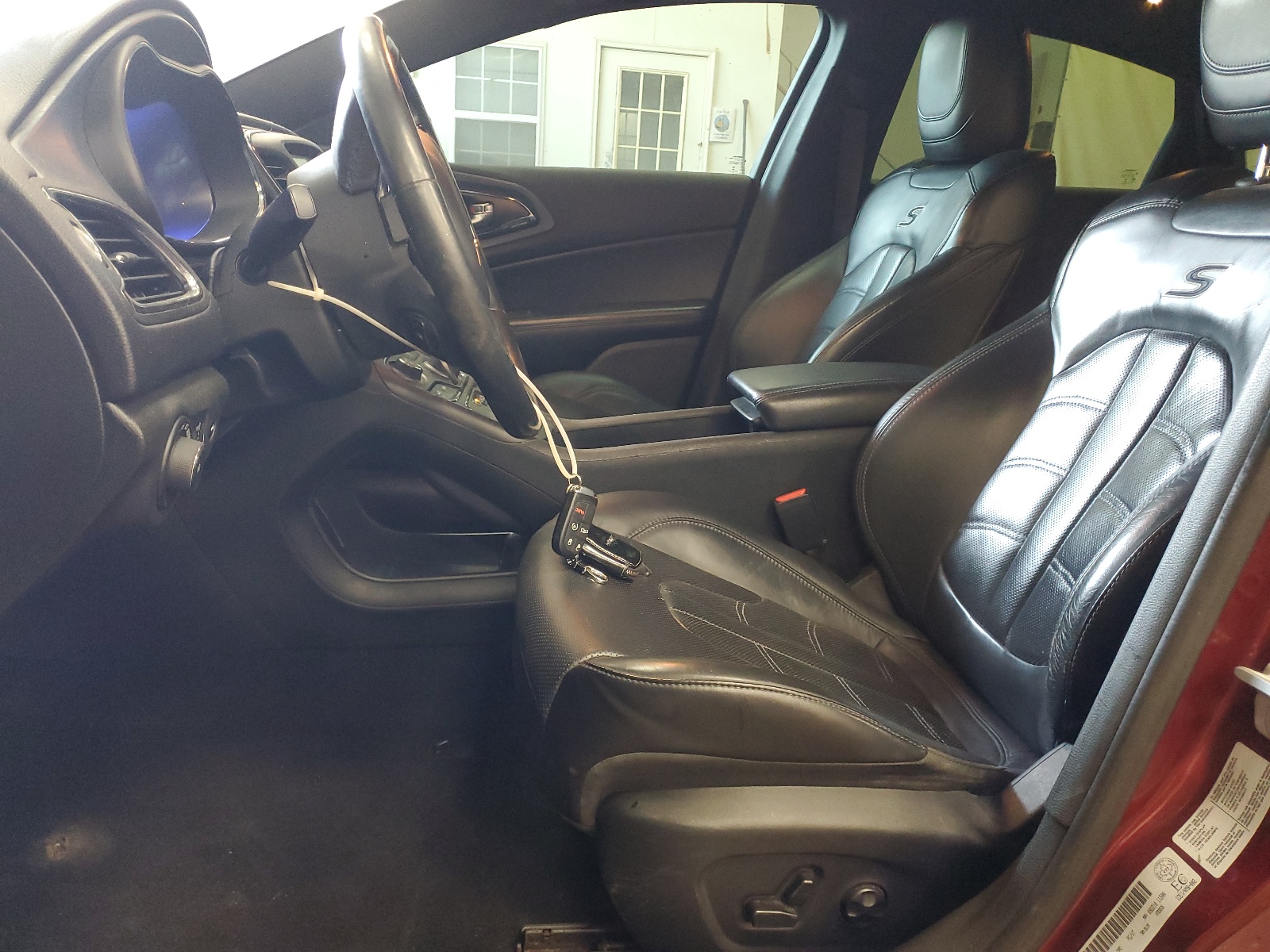 1C3CCCDG0FN592903 2015 Chrysler 200 S