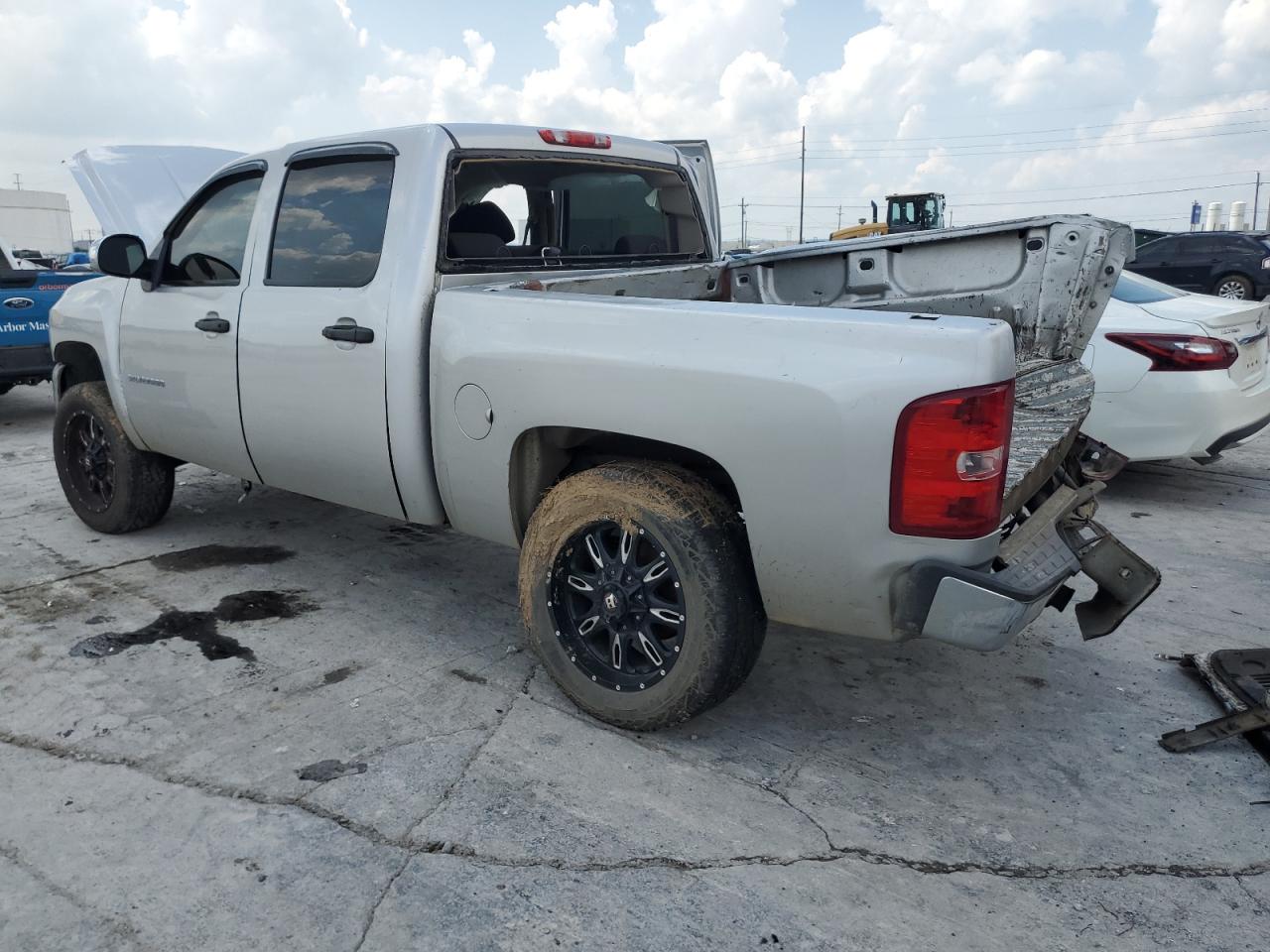 2011 Chevrolet Silverado - Image 2