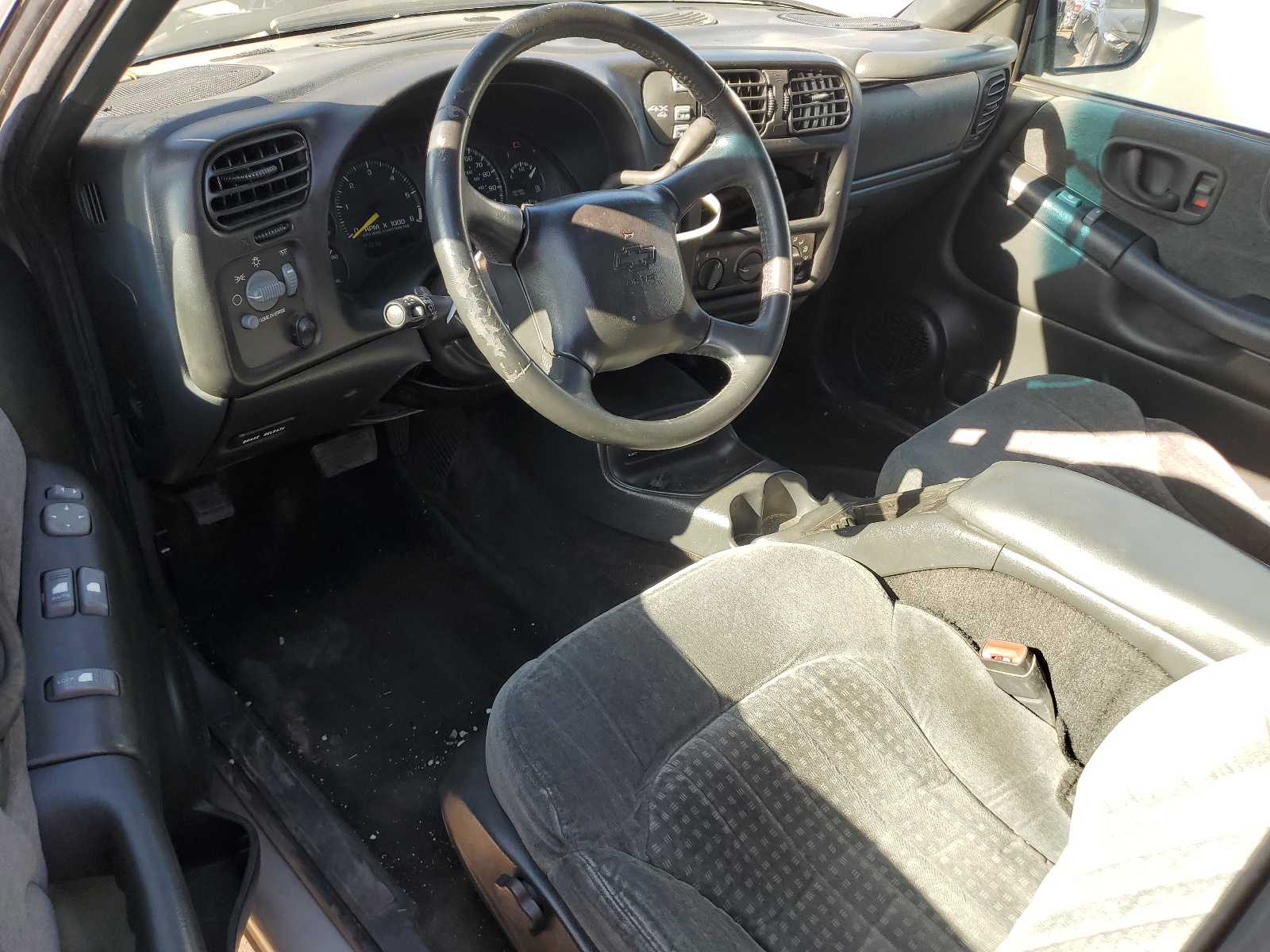 1GNCT18W1YK281655 2000 Chevrolet Blazer